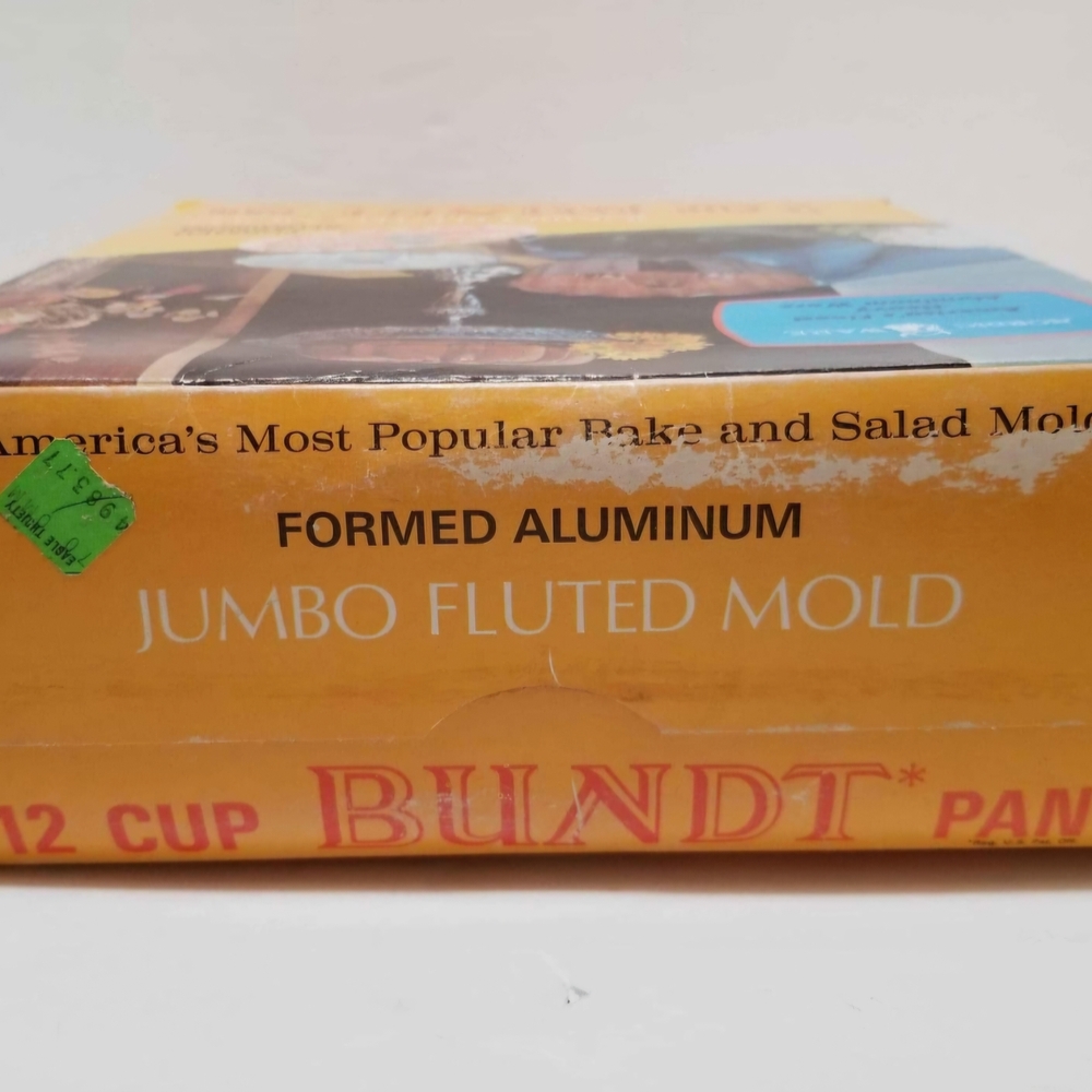 "Vintage" Nordic Ware Jumbo Fluted Bundt Pan In Original Box - Picture 2 of 10
